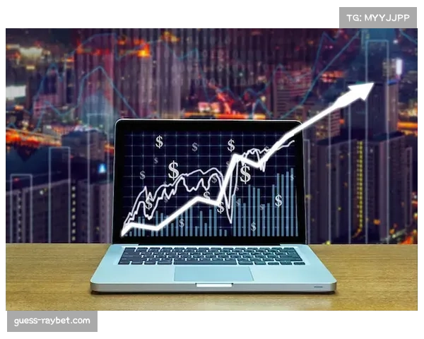 述评：关键判罚语音公布成常态，但公众对VAR操作室工作流程的疑问未减